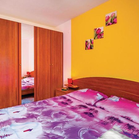 2 Bedroom Gorgeous Apartment In 라벡 외부 사진