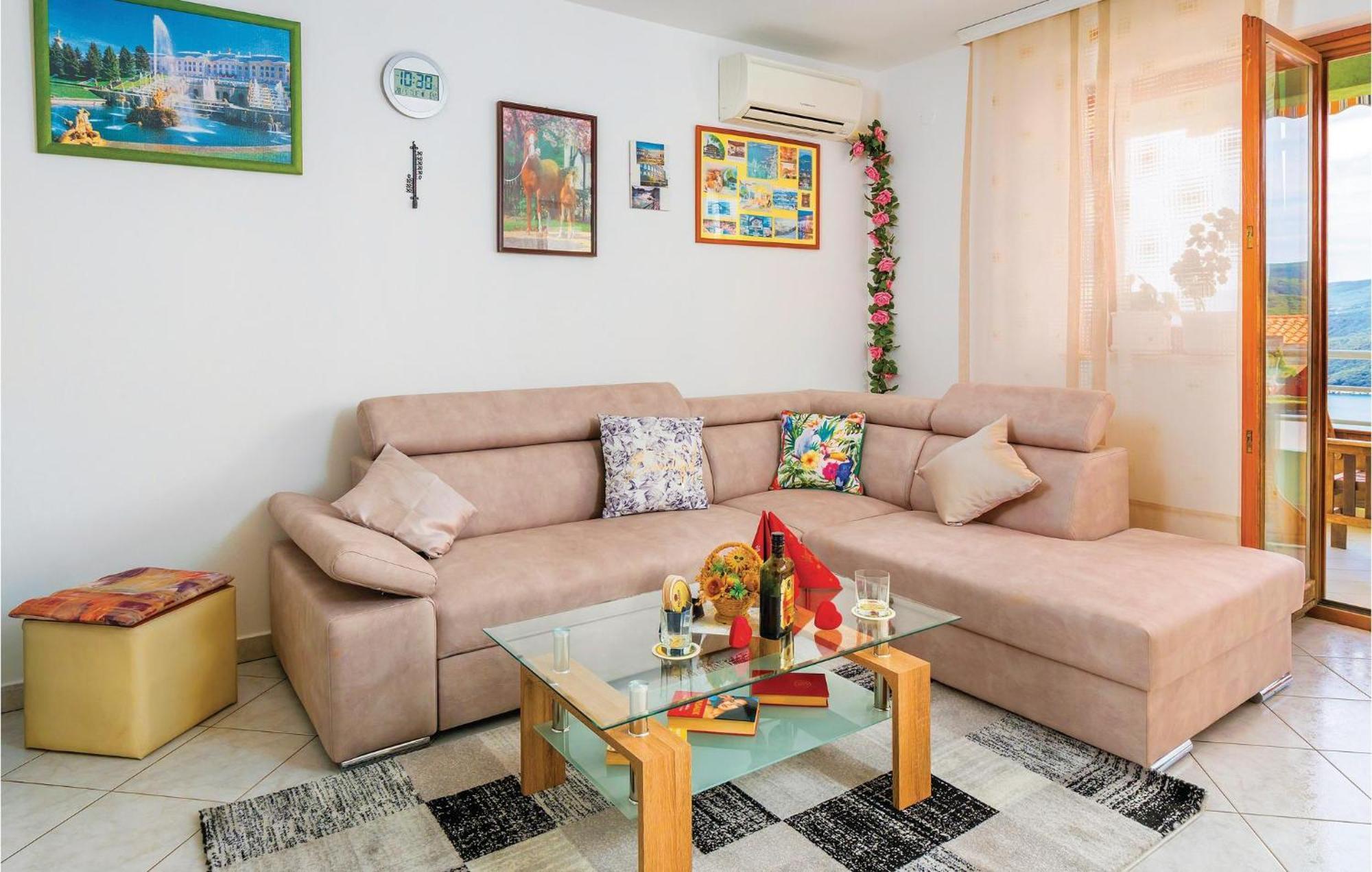 2 Bedroom Gorgeous Apartment In 라벡 외부 사진