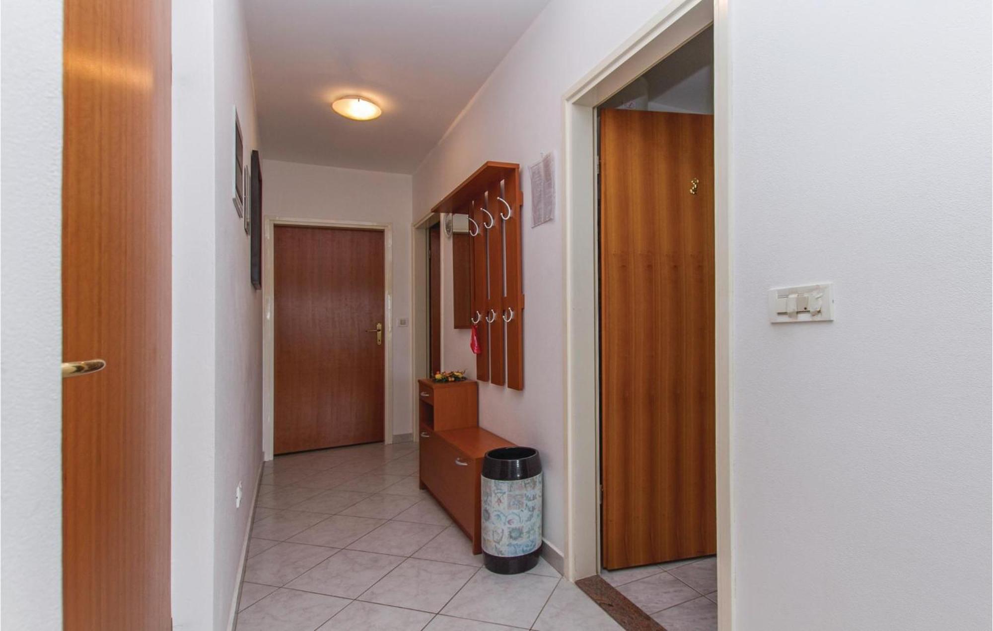 2 Bedroom Gorgeous Apartment In 라벡 외부 사진